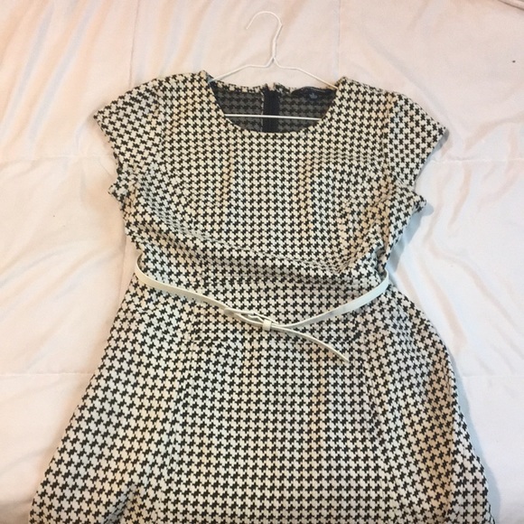 Dress. - Picture 2 of 5